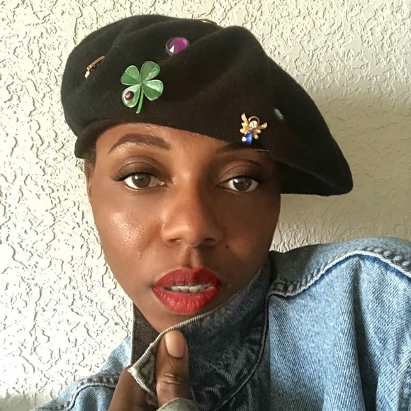 Vintage Accessories - Vintage Black Bedazzle Pin Beret!